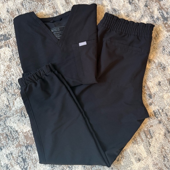 Figs Women’s Black Scrub Set - Picture 1 of 9